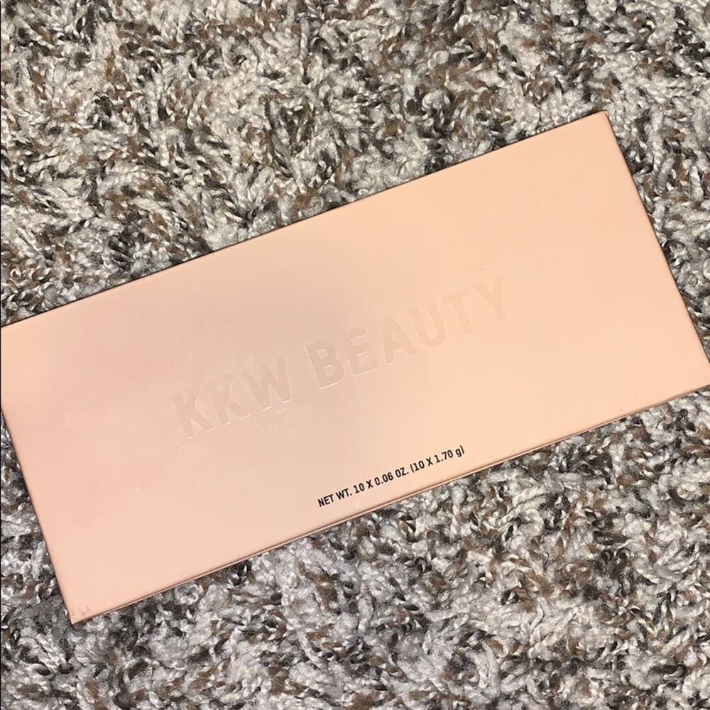 KKW Beauty Classic Bloom Eyeshadow Palette